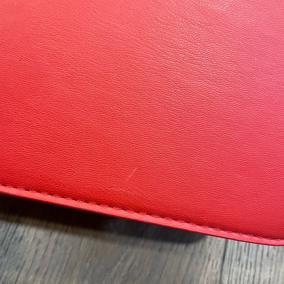 Badgley Mischka Red Cross‎ Body with Pearls and Round Metal Lock - Picture 5 of 6